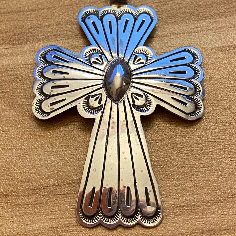 925 sterling silver Navajo signed Arnold Blackgoat cross pendant - Picture 13 of 13